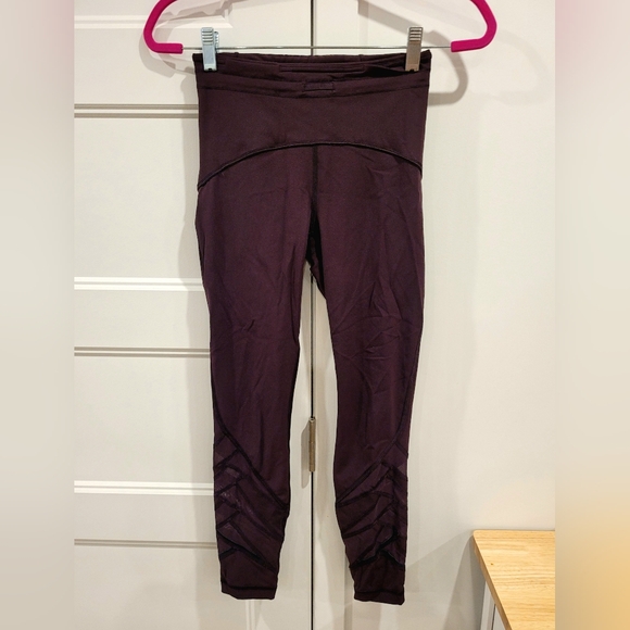 Like new lululemon size 4 leggings - Picture 2 of 3